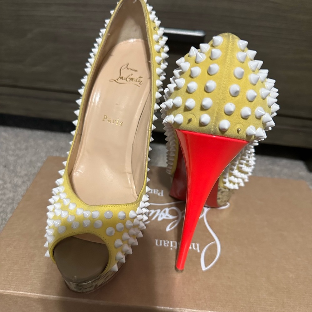 Red Bottoms - Picture 6 of 6